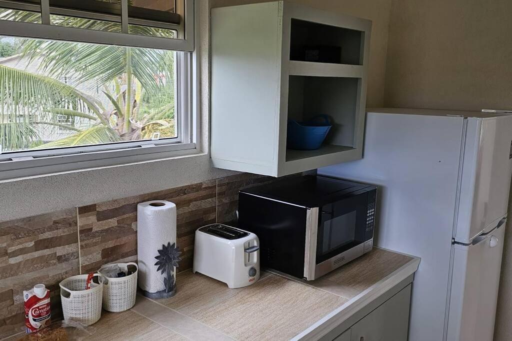 Seclusion Studio Apartment. Saint Philip Exterior photo