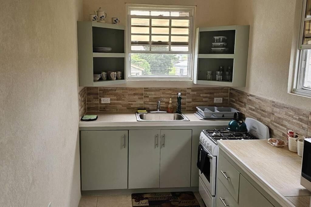 Seclusion Studio Apartment. Saint Philip Exterior photo
