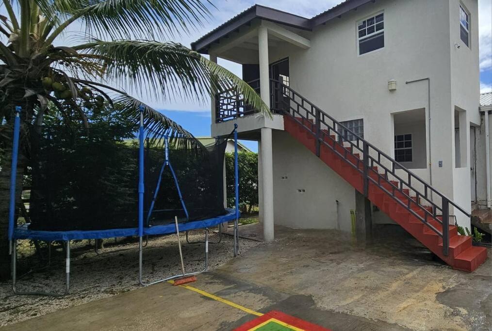 Seclusion Studio Apartment. Saint Philip Exterior photo